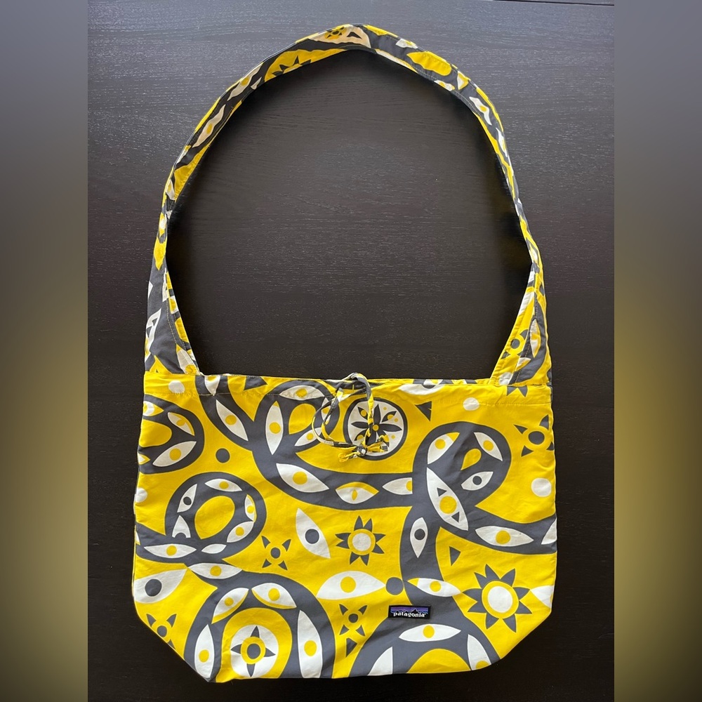 Patagonia Rare 2014 Yellow
Abstract Print Nylon Shoulder
Tote Bag SP14